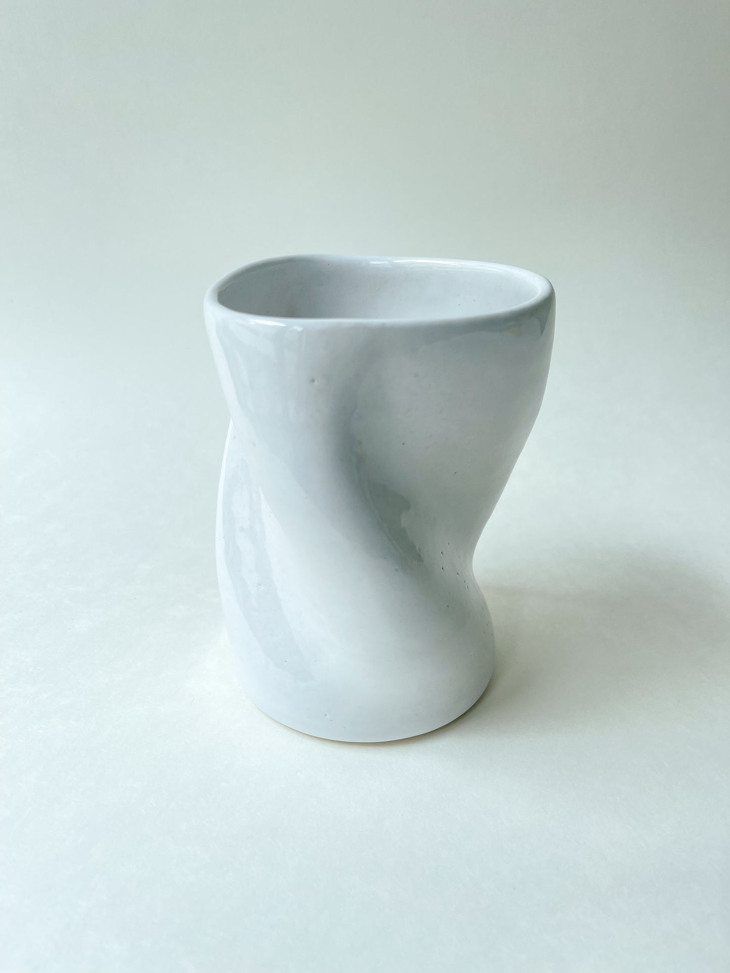 Twisty Vase - white gloss - m