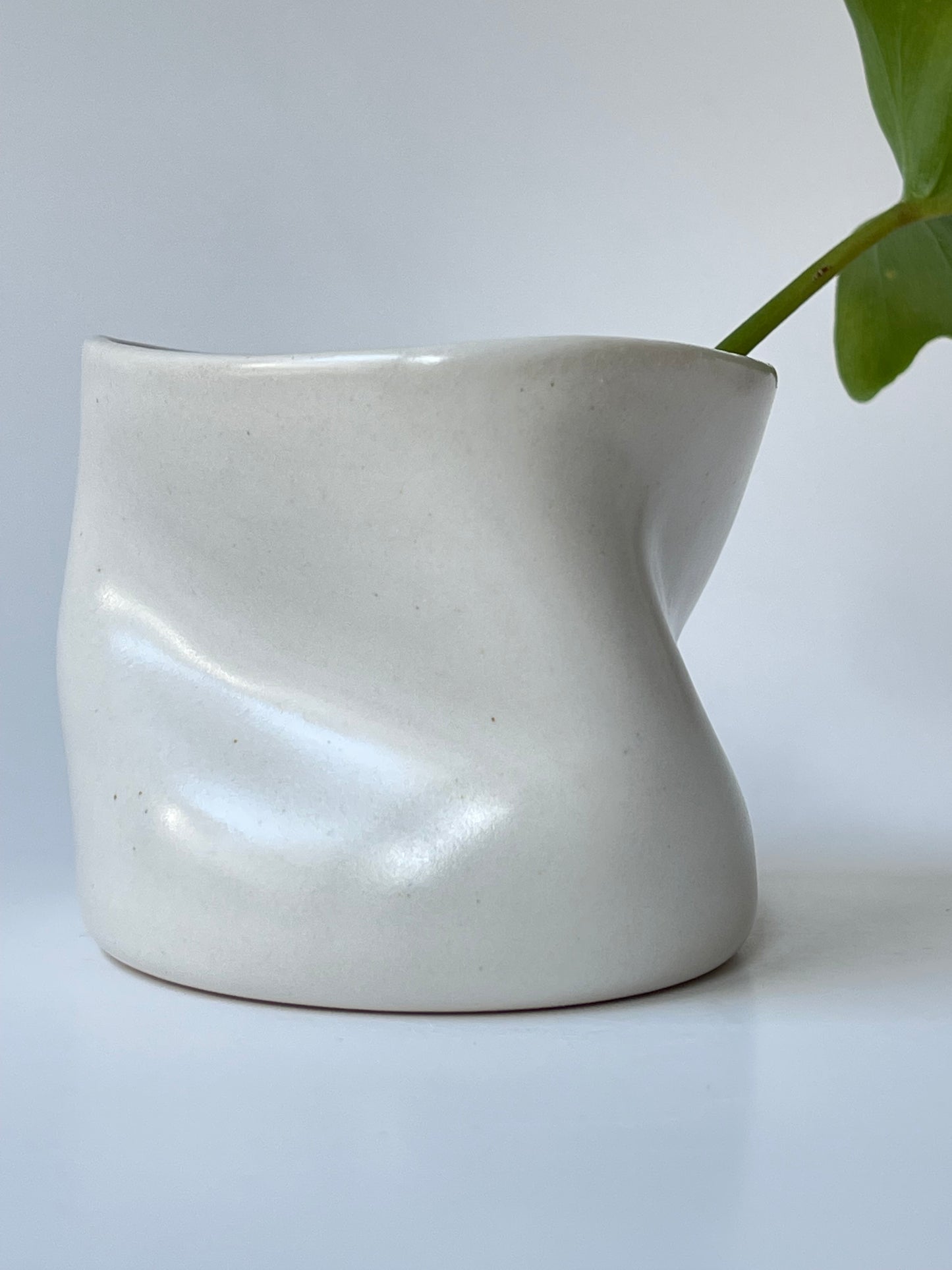 Twisty Vase - White Satin - Mini