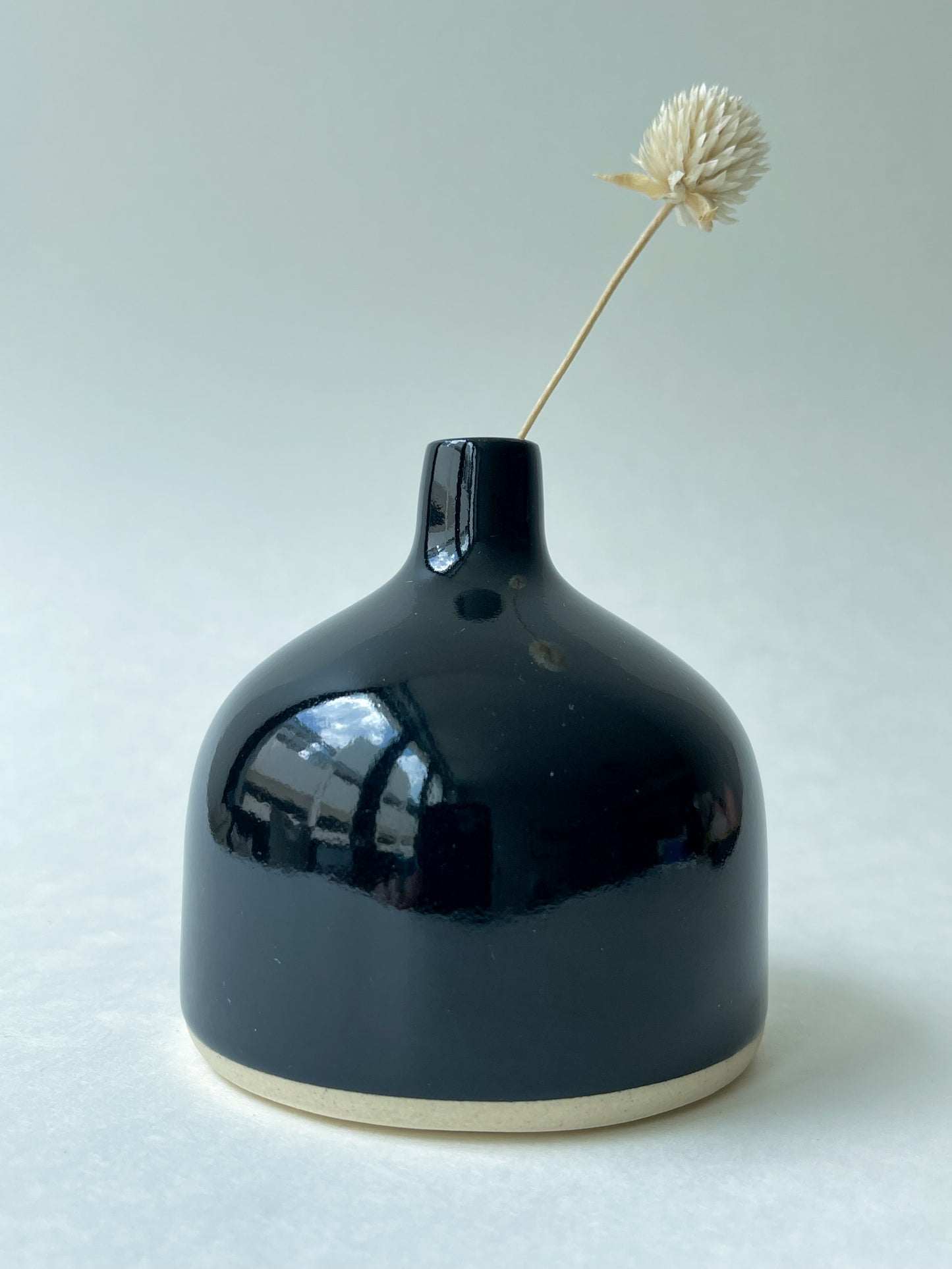 Bud vase : black gloss 1