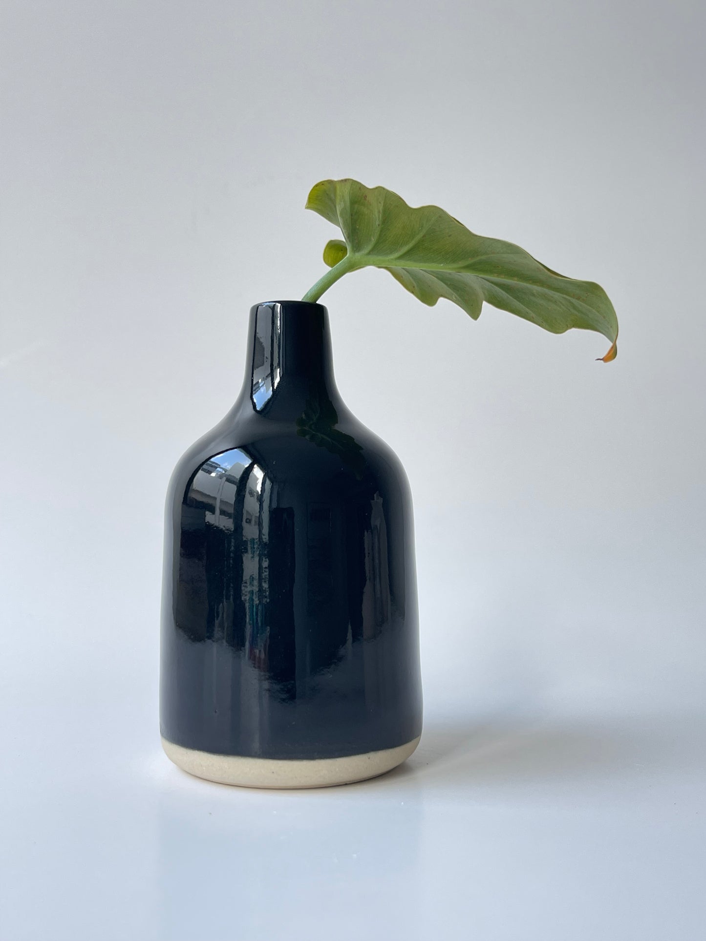 Bud vase : black gloss 2