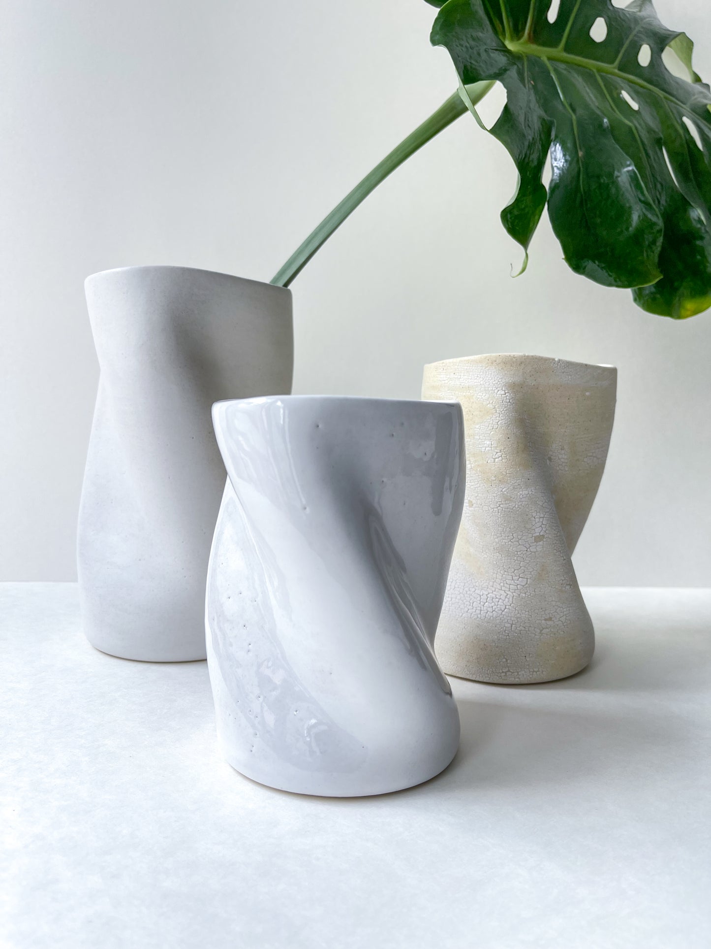 Twisty Vase - white gloss - m