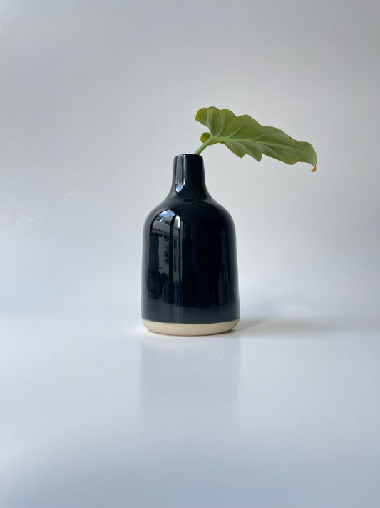 Bud vase : black gloss 2